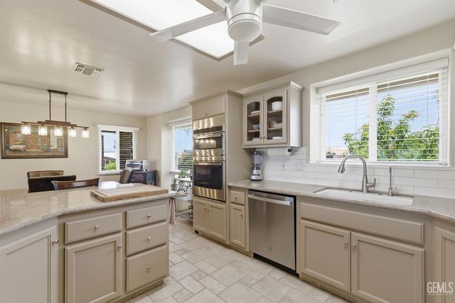 5056 N Hills Drive, Bakersfield, CA 93308