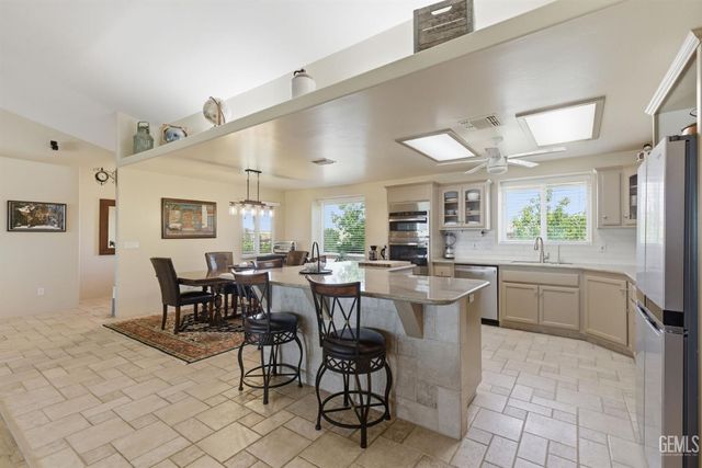 5056 N Hills Drive, Bakersfield, CA 93308