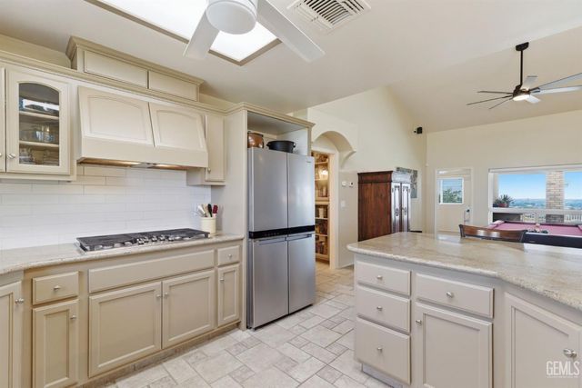 5056 N Hills Drive, Bakersfield, CA 93308