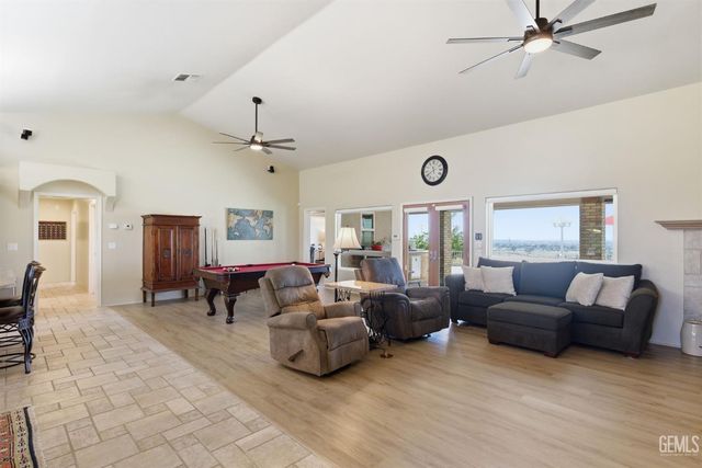5056 N Hills Drive, Bakersfield, CA 93308