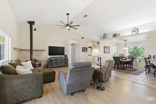 5056 N Hills Drive, Bakersfield, CA 93308