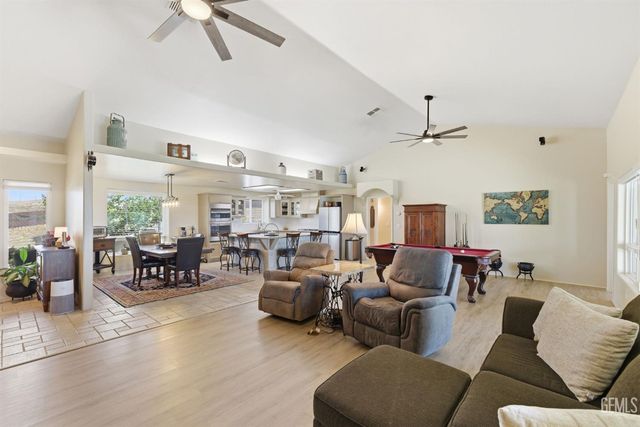 5056 N Hills Drive, Bakersfield, CA 93308