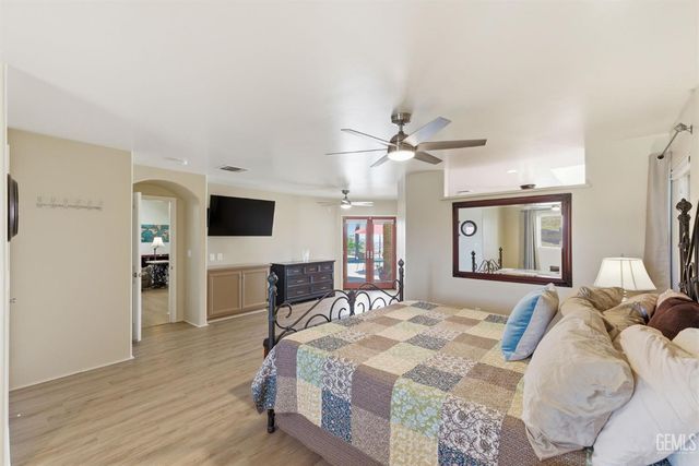 5056 N Hills Drive, Bakersfield, CA 93308