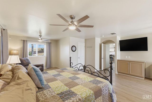5056 N Hills Drive, Bakersfield, CA 93308
