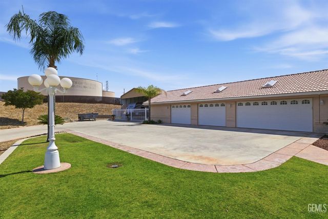 5056 N Hills Drive, Bakersfield, CA 93308