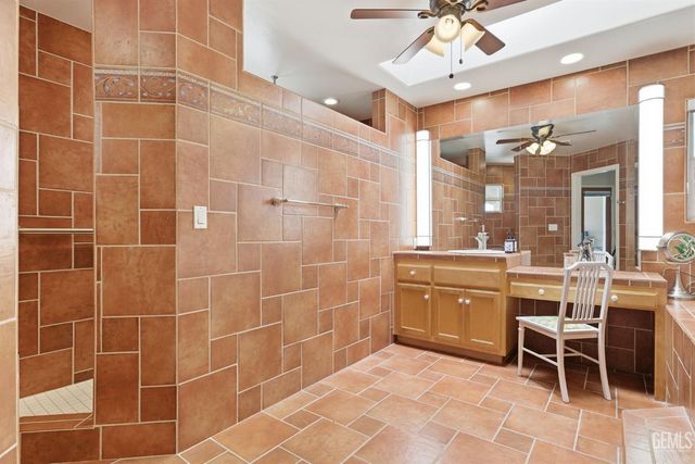 5056 N Hills Drive, Bakersfield, CA 93308