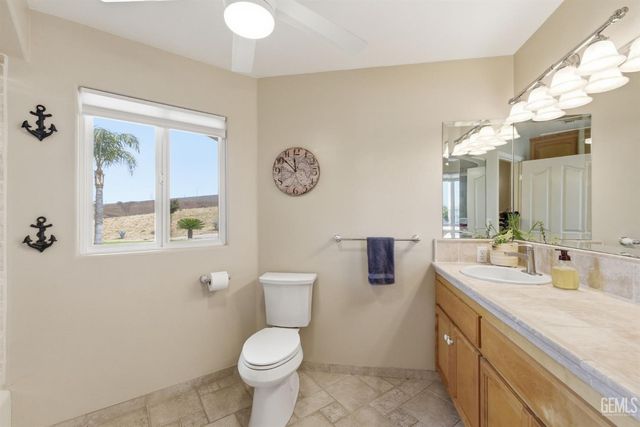 5056 N Hills Drive, Bakersfield, CA 93308