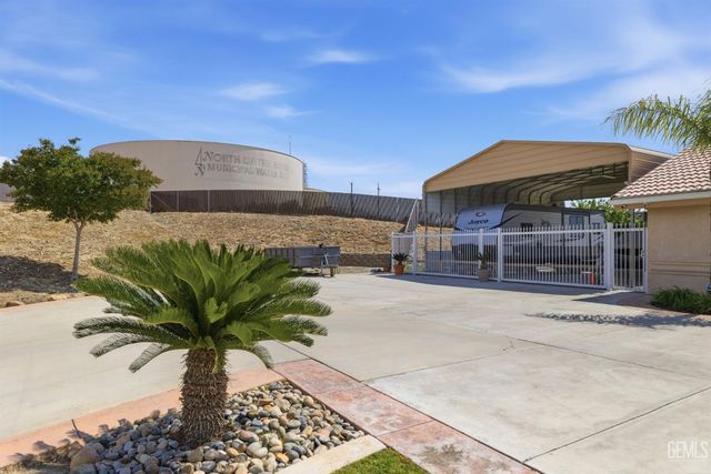 5056 N Hills Drive, Bakersfield, CA 93308