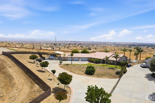 5056 N Hills Drive, Bakersfield, CA 93308