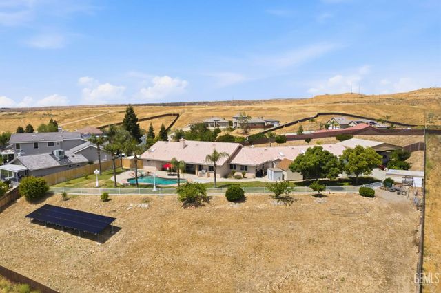 5056 N Hills Drive, Bakersfield, CA 93308