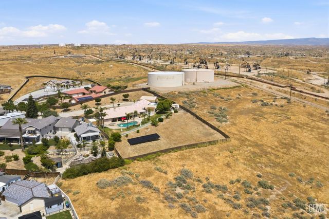 5056 N Hills Drive, Bakersfield, CA 93308