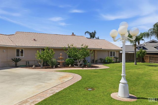 5056 N Hills Drive, Bakersfield, CA 93308