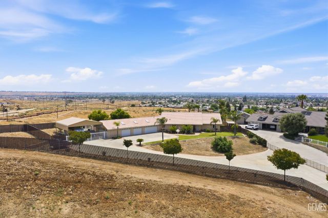 5056 N Hills Drive, Bakersfield, CA 93308