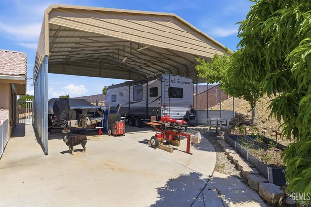 5056 N Hills Drive, Bakersfield, CA 93308