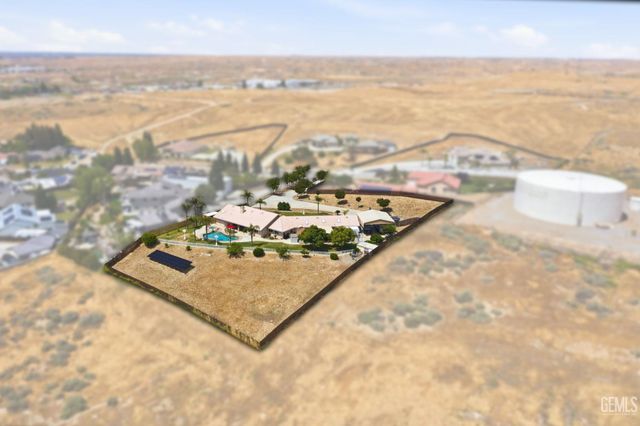 5056 N Hills Drive, Bakersfield, CA 93308
