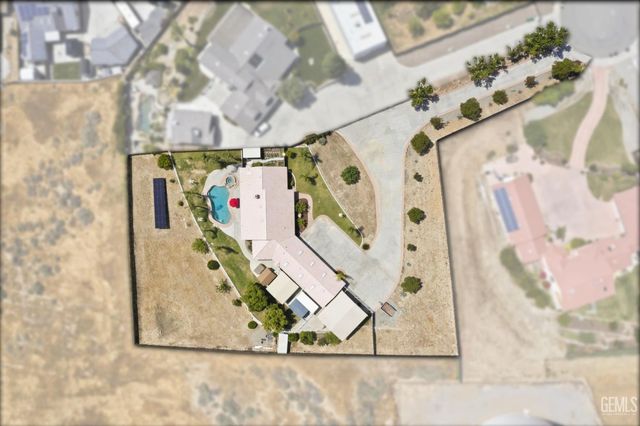 5056 N Hills Drive, Bakersfield, CA 93308