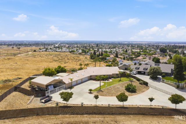 5056 N Hills Drive, Bakersfield, CA 93308