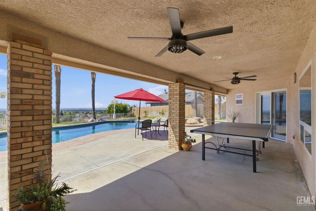 5056 N Hills Drive, Bakersfield, CA 93308