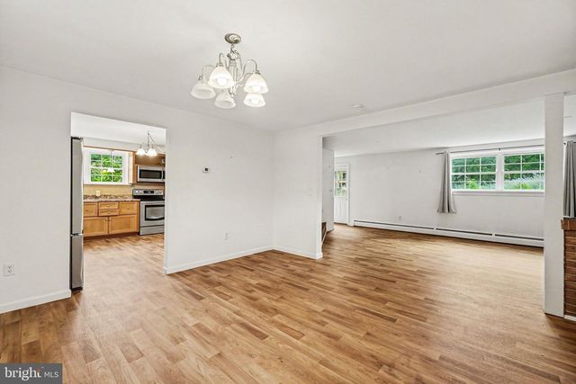 2 SYCAMORE LN, Palmyra, PA 17078