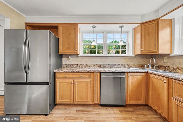 2 SYCAMORE LN, Palmyra, PA 17078