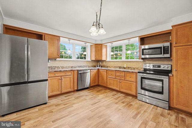 2 SYCAMORE LN, Palmyra, PA 17078