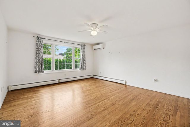 2 SYCAMORE LN, Palmyra, PA 17078