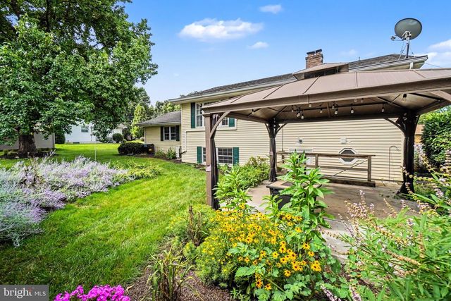 2 SYCAMORE LN, Palmyra, PA 17078
