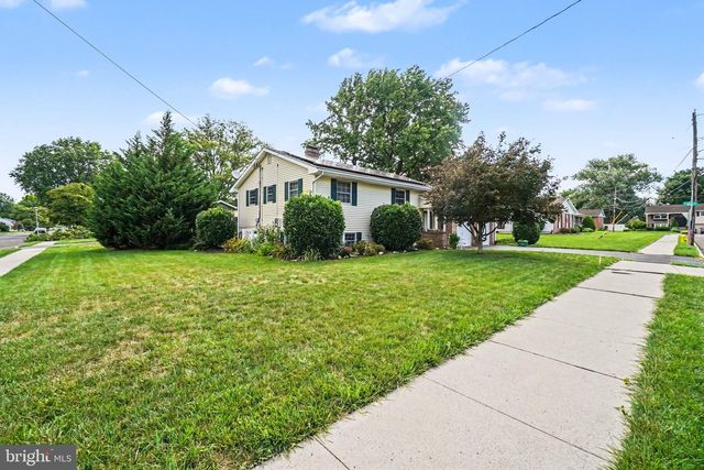 2 SYCAMORE LN, Palmyra, PA 17078