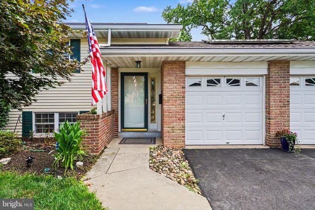 2 SYCAMORE LN, Palmyra, PA 17078