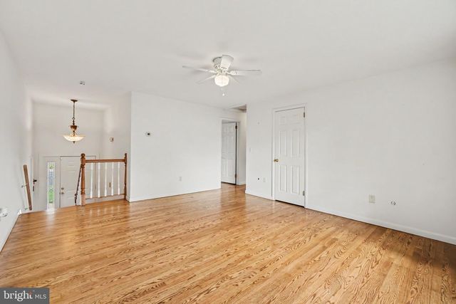 2 SYCAMORE LN, Palmyra, PA 17078