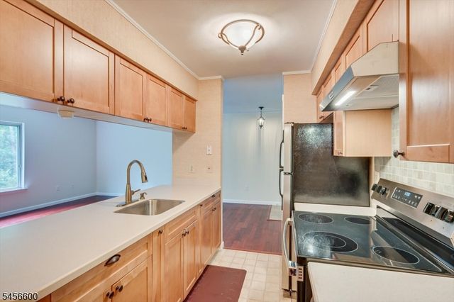 6 Norwich Pl, Franklin Twp., NJ 08873