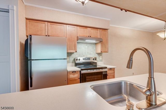 6 Norwich Pl, Franklin Twp., NJ 08873