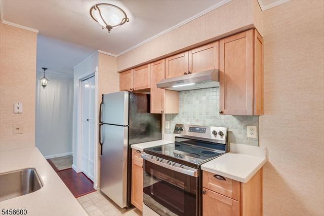 6 Norwich Pl, Franklin Twp., NJ 08873