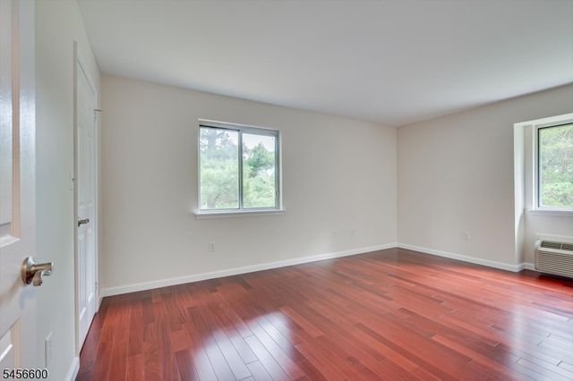 6 Norwich Pl, Franklin Twp., NJ 08873