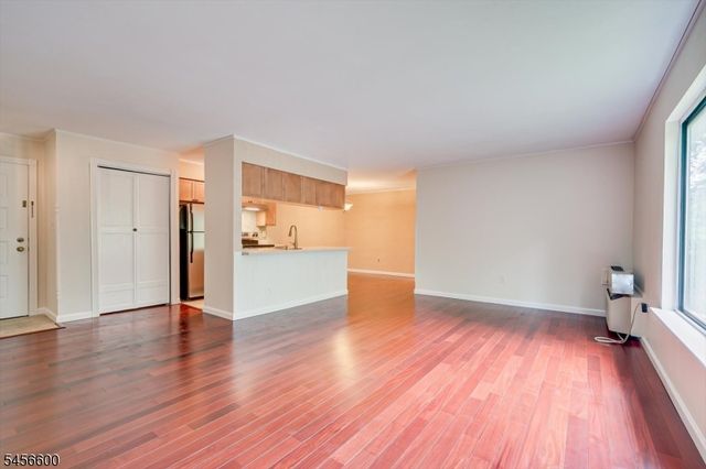 6 Norwich Pl, Franklin Twp., NJ 08873