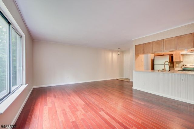 6 Norwich Pl, Franklin Twp., NJ 08873