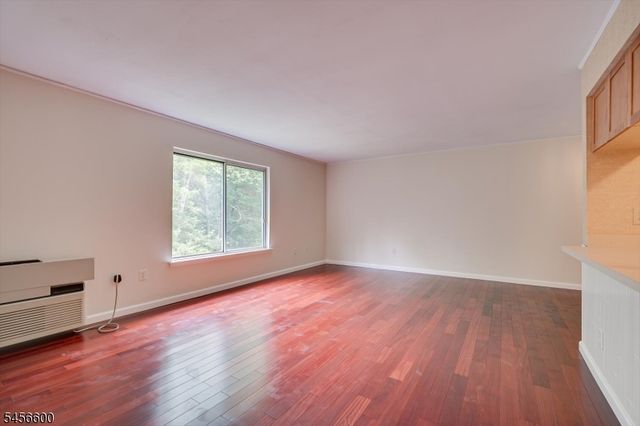 6 Norwich Pl, Franklin Twp., NJ 08873