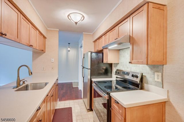 6 Norwich Pl, Franklin Twp., NJ 08873