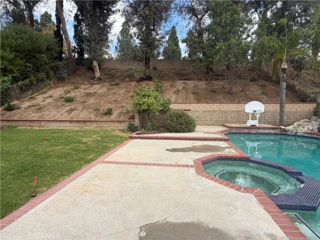 17069 Gledhill Street, Northridge, CA 91325