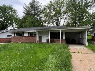9915 Castle Drive, St Louis, MO 63136