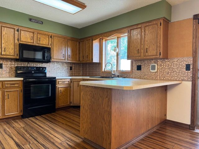 2544 10th Ave NW, Minot, ND 58703