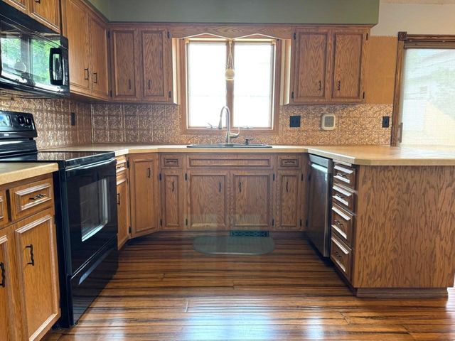 2544 10th Ave NW, Minot, ND 58703