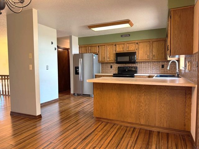 2544 10th Ave NW, Minot, ND 58703