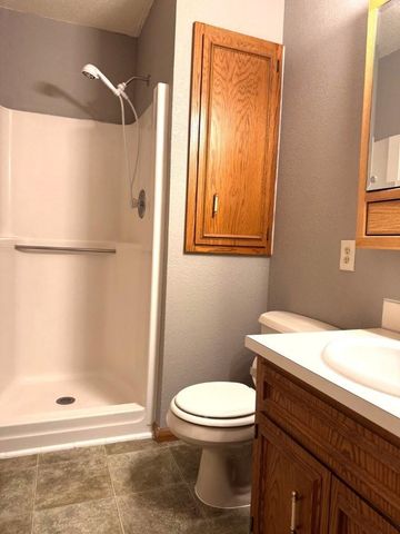 2544 10th Ave NW, Minot, ND 58703