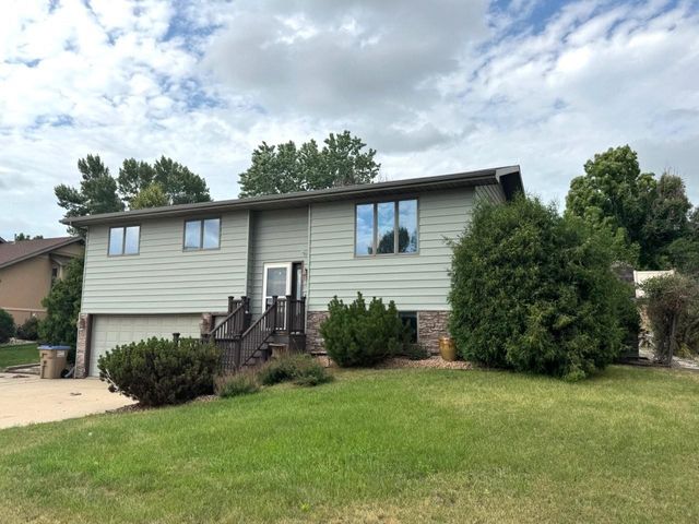 2544 10th Ave NW, Minot, ND 58703