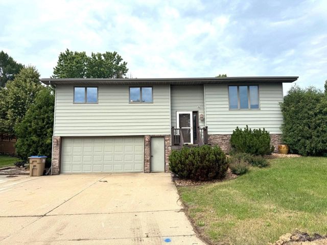 2544 10th Ave NW, Minot, ND 58703