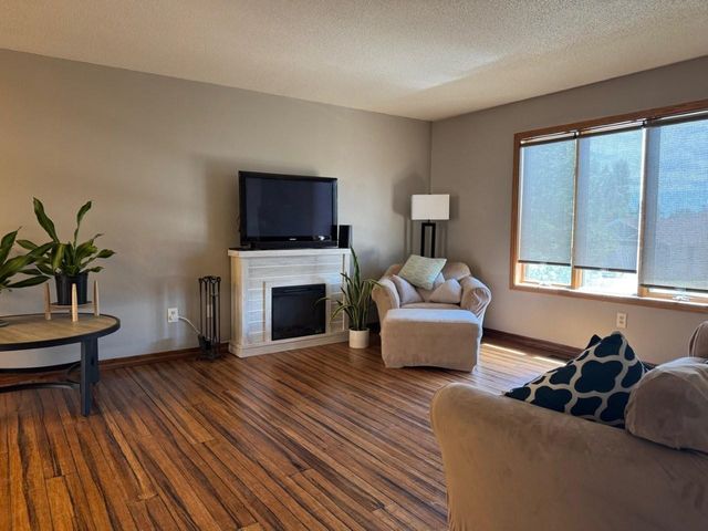 2544 10th Ave NW, Minot, ND 58703