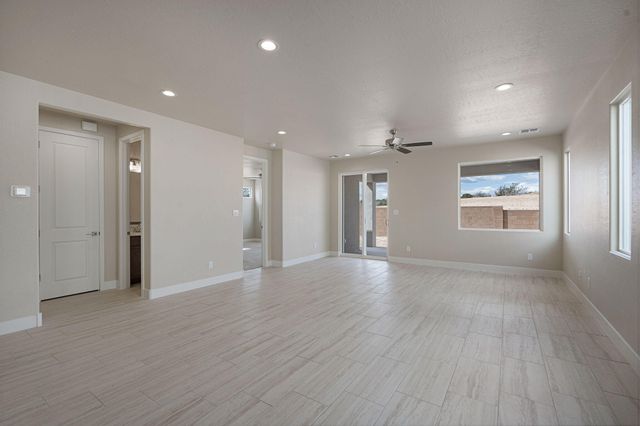 6960 Sydney Drive NE, Rio Rancho, NM 87144