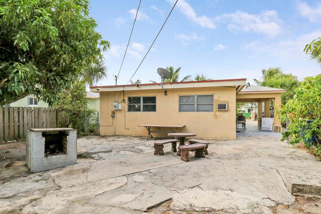 162 W 24th Street, Riviera Beach, FL 33404
