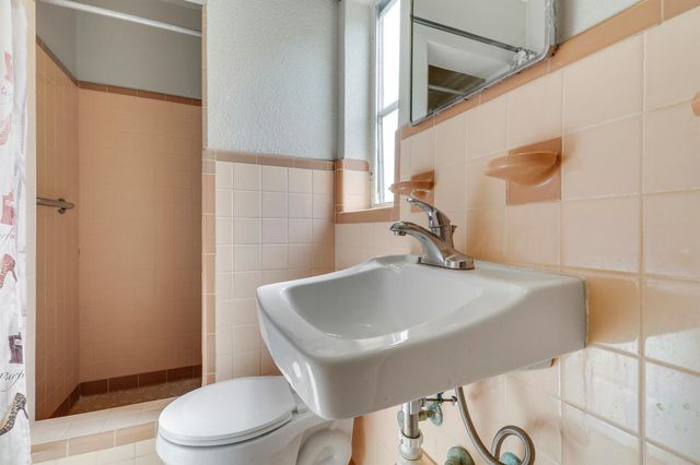 162 W 24th Street, Riviera Beach, FL 33404
